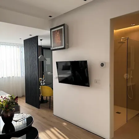 아파트 Sarmi - Center, Self Check-in, Free Wifi 콘스탄차